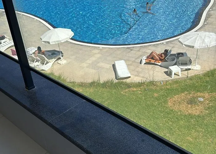 Flat In Caesar アパート *